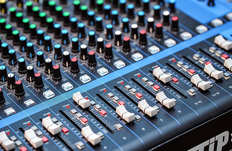 調(diào)音臺(tái)